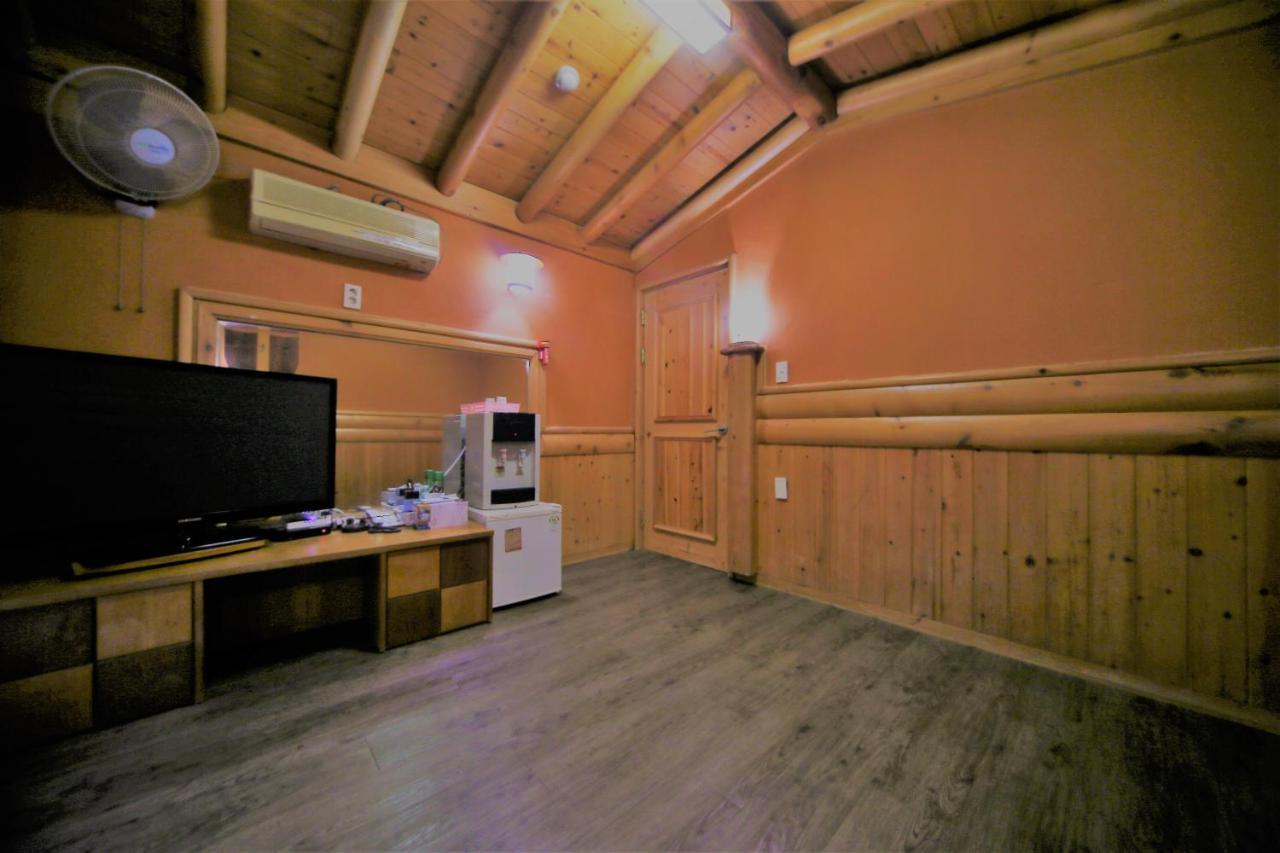 Pine Motel Boryeong Exterior foto